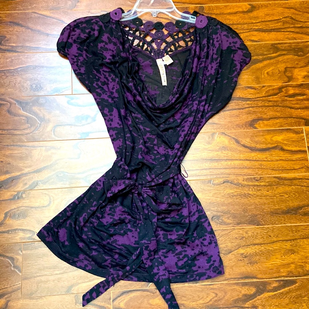Beautiful cowl neck style tie dye print top in size M